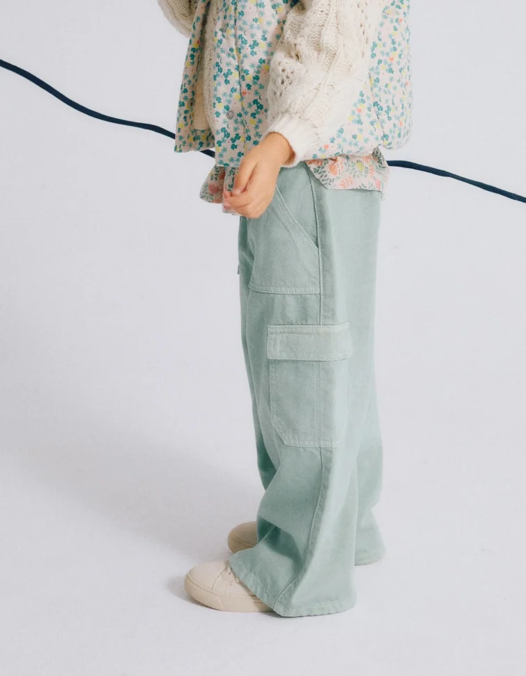 Pantalón niña bolsillos